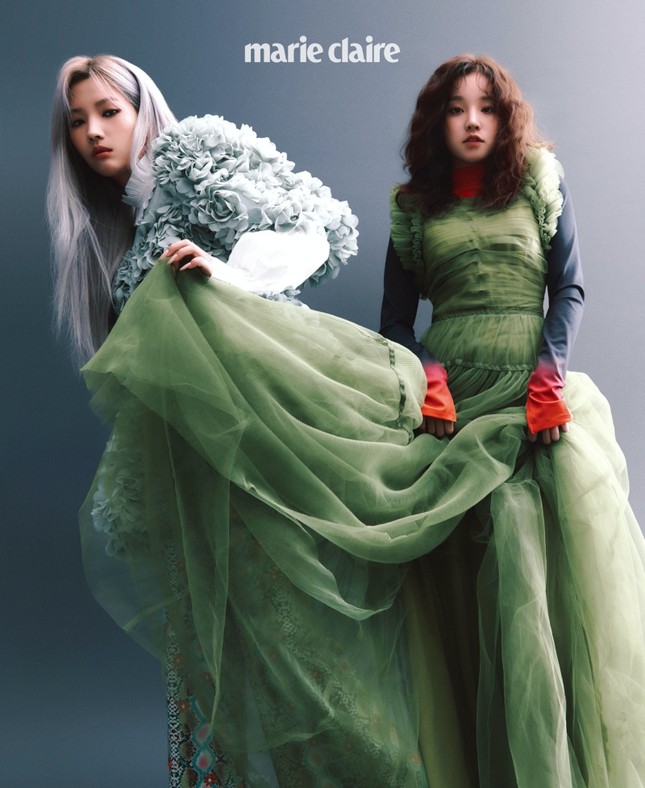 Nhìn 2 thành viên của (G)I-DLE mặc váy giống Rosé BLACKPINK mà thấy buồn cho 2 cô gái ảnh 1