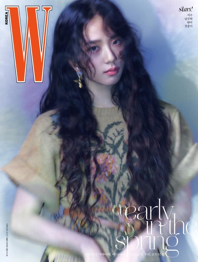 Jisoo BLACKPINK khoe nhan sắc cực kỳ ấn tượng trên bìa W Hàn, nhưng netizen lại nhắc đến Lisa ảnh 2