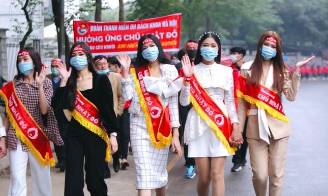 Hoa hậu Đỗ Thị Hà cùng hai Á hậu lan tỏa thông điệp nhân văn của ngày Chủ Nhật Đỏ ảnh 2