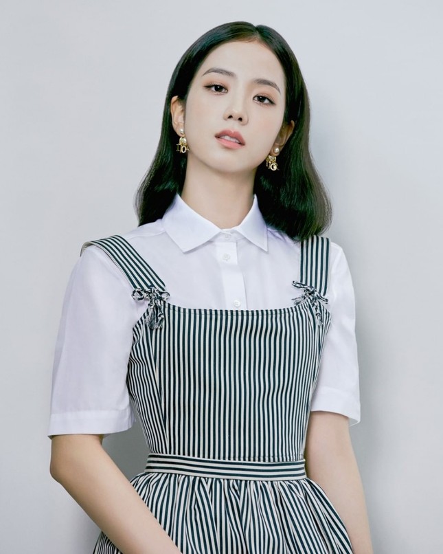 Lại đụng đồ Dior với Jisoo (BLACKPINK), Triệu Lệ Dĩnh tiếp tục bị chê lộ nhược điểm ảnh 3