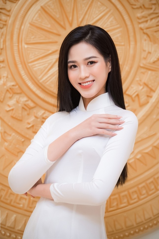 Hoa hậu Đỗ Thị Hà xinh đẹp trong tà áo dài trắng, chính thức đảm nhận cương vị mới đầy ý nghĩa ảnh 4
