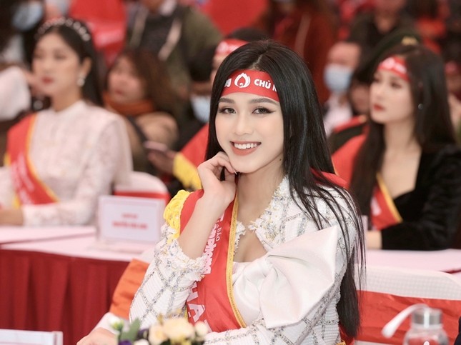Hoa hậu Đỗ Thị Hà xinh đẹp trong tà áo dài trắng, chính thức đảm nhận cương vị mới đầy ý nghĩa ảnh 5