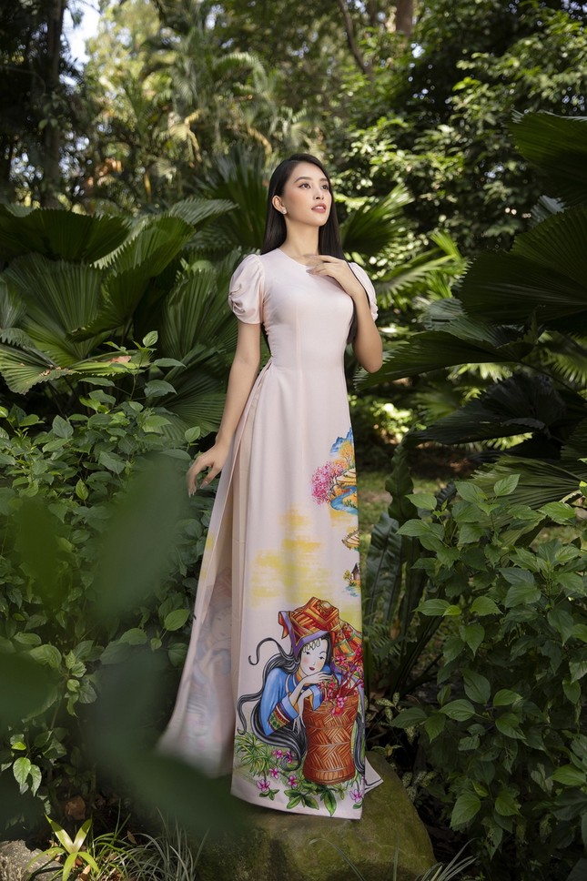Hoa hậu Tiểu Vy dự đoán xu hướng áo dài Tết độc đáo, có thể sẽ là "hot trend" năm nay ảnh 2