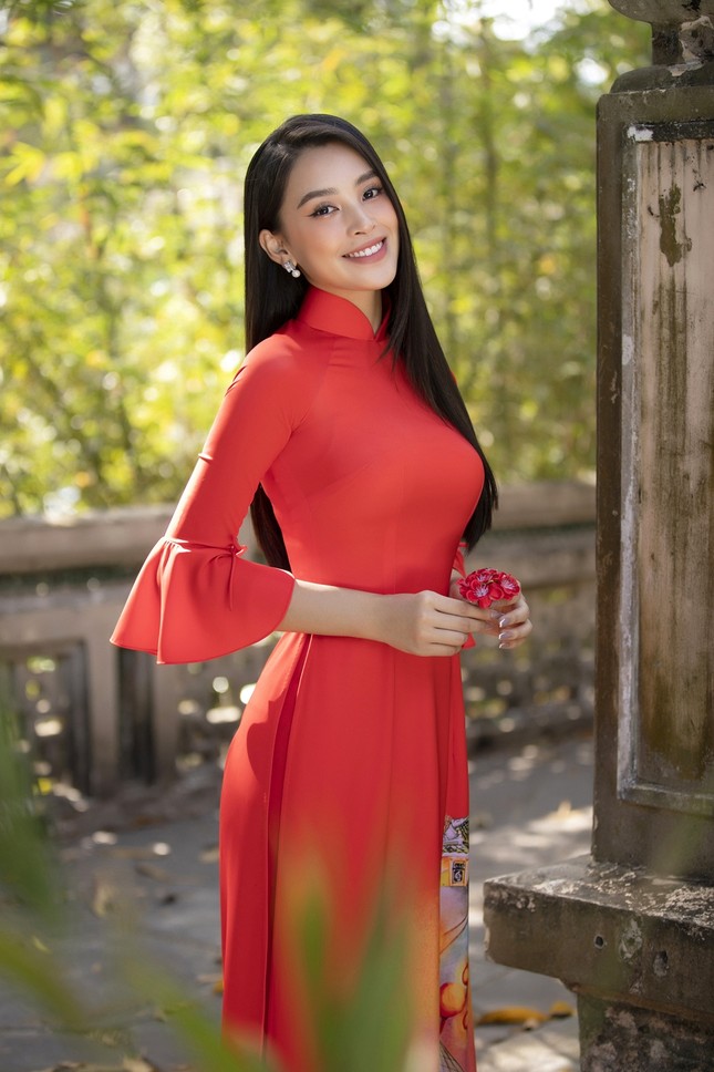 Hoa hậu Tiểu Vy dự đoán xu hướng áo dài Tết độc đáo, có thể sẽ là "hot trend" năm nay ảnh 12