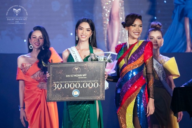 Chung kết Đại Sứ Hoàn Mỹ 2020: Mộng Thường mặc lại váy từng được Hoa hậu Đỗ Thị Hà diện ảnh 6