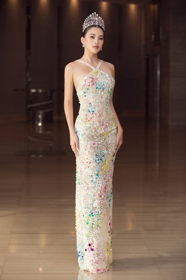 Những mẫu váy được mỹ nhân Việt đặc biệt yêu thích, đụng hàng bất chấp chiều cao tuổi tác ảnh 7