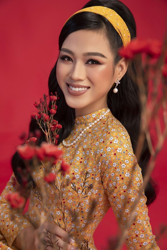 Ngắm Top 3 Hoa Hậu Việt Nam 2020 đẹp sắc sảo, ấn tượng trong những tà áo dài đón Tết ảnh 8