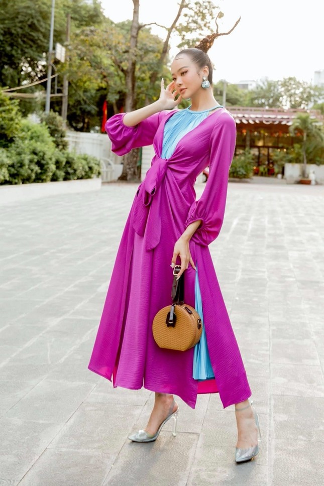 Mỹ nhân showbiz Việt “mê mệt” áo tứ thân cách điệu, thi nhau làm tóc kiểu mỹ nữ cổ trang ảnh 10