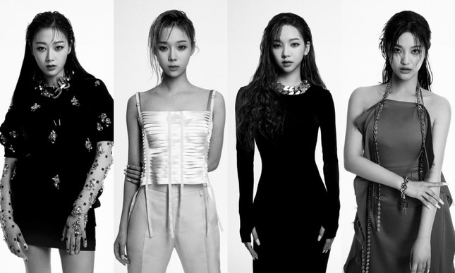 Chẳng ai như aespa, đại sứ thương hiệu mà cứ mặc đồ Givenchy là bị chê tơi tả ảnh 1