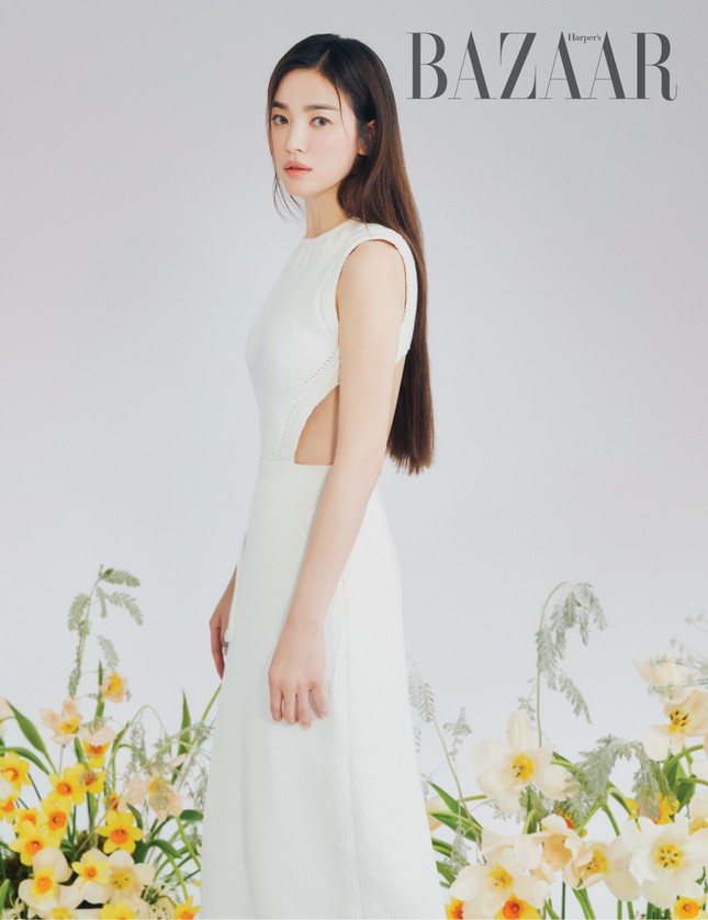 Song Hye Kyo chính thức trở thành đại sứ thương hiệu của FENDI, khoe bộ ảnh đẹp như “thiếu nữ mùa Xuân” ảnh 3