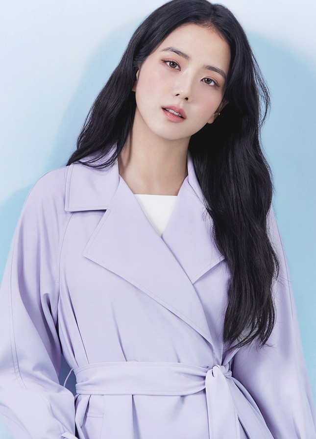 Jisoo (BLACKPINK) thay thế Seohyun (SNSD), trở thành nàng thơ mới của thương hiệu này ảnh 9