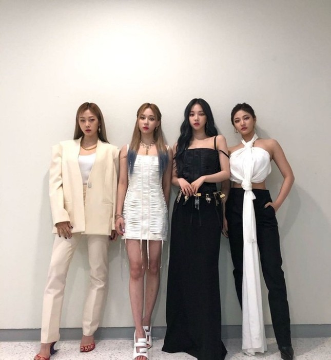 aespa tung bộ ảnh từng thành viên trên DAZED Hàn, netizen “cạn lời” vì các cô gái toàn mặc lại đồ của nhau ảnh 8