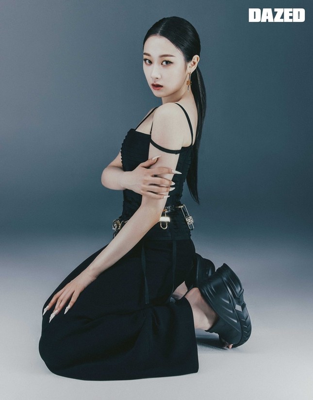 aespa tung bộ ảnh từng thành viên trên DAZED Hàn, netizen “cạn lời” vì các cô gái toàn mặc lại đồ của nhau ảnh 6