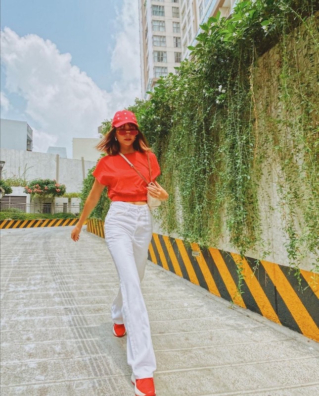 Thiều Bảo Trâm, Doãn Hải My, H’Hen Niê... đồng loạt chọn tông màu đỏ rực trong tuần đầu tiên của năm mới ảnh 10