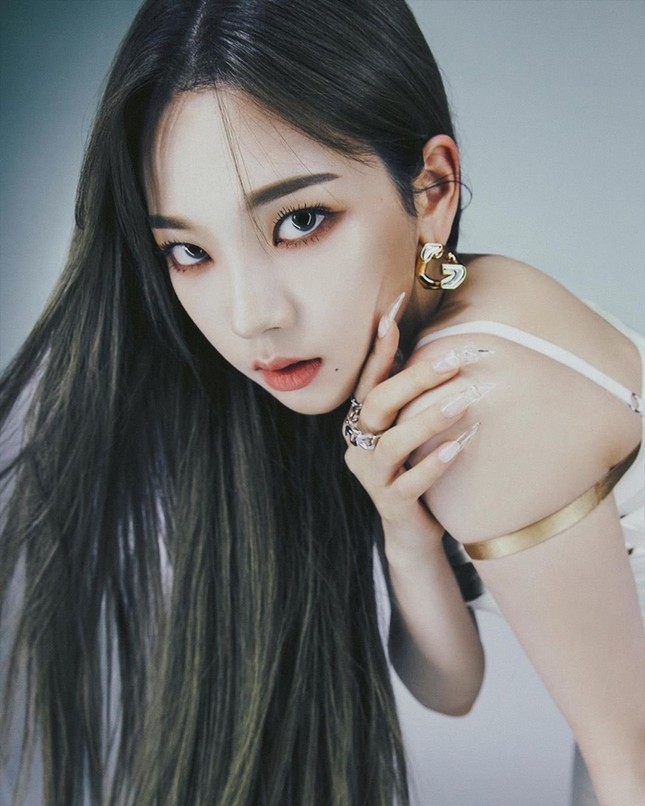 aespa tung bộ ảnh từng thành viên trên DAZED Hàn, netizen “cạn lời” vì các cô gái toàn mặc lại đồ của nhau ảnh 4