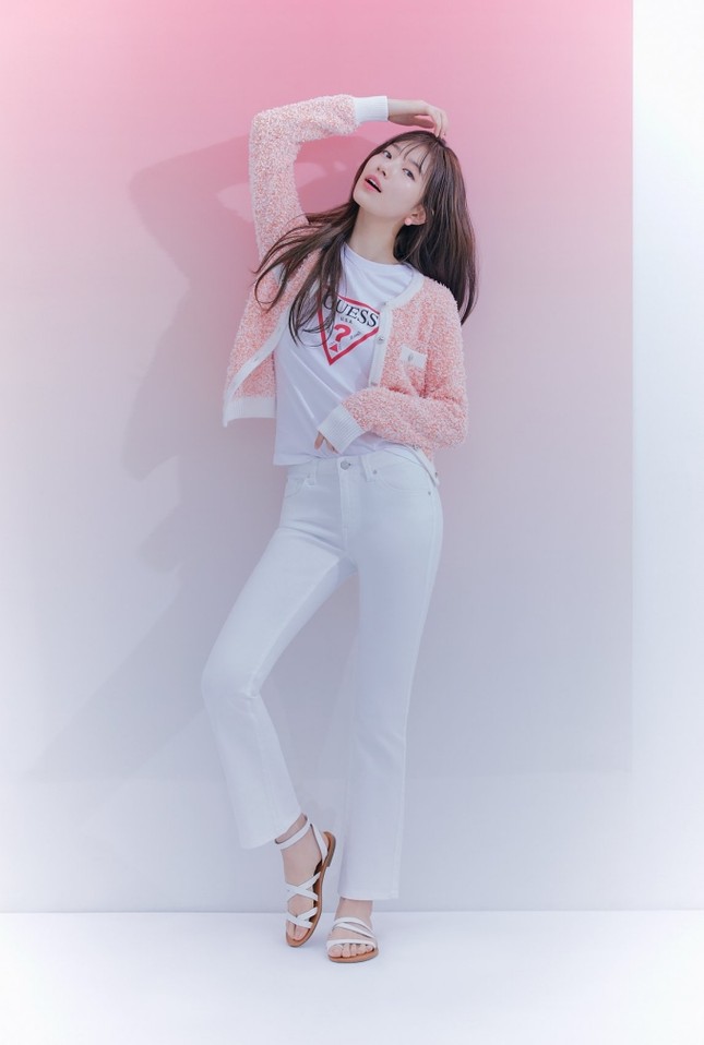 Các “nữ thần” cùng tung bộ ảnh thời trang, Suzy liệu có thần thái hơn Jisoo (BLACKPINK) và Song Hye Kyo? ảnh 6