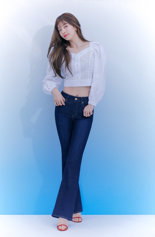 Các “nữ thần” cùng tung bộ ảnh thời trang, Suzy liệu có thần thái hơn Jisoo (BLACKPINK) và Song Hye Kyo? ảnh 9