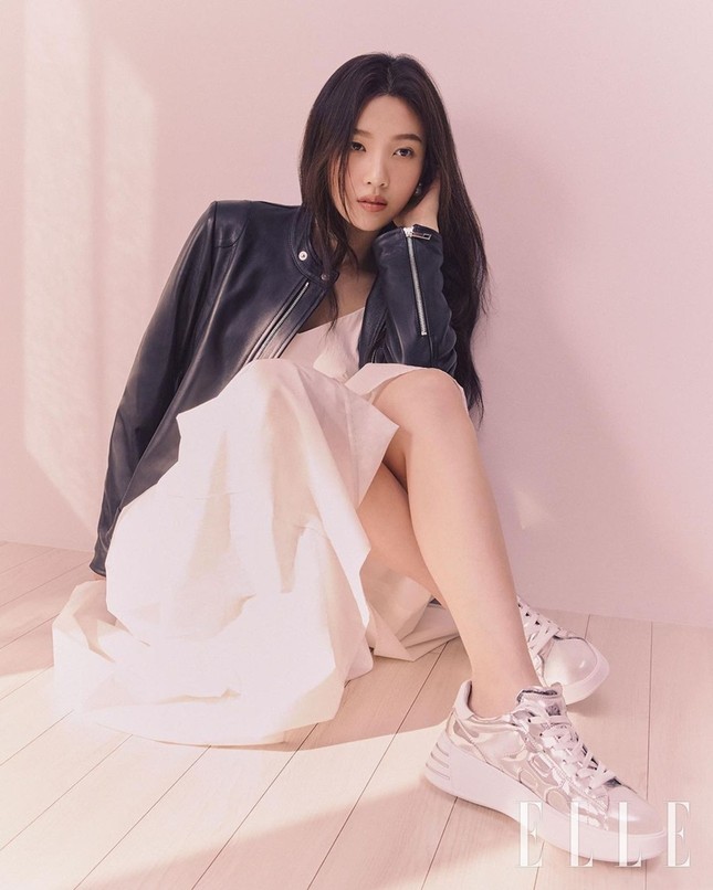 Joy (Red Velvet) khiến người hâm mộ ngây ngất với bộ ảnh cực đỉnh trên ELLE Hàn ảnh 2