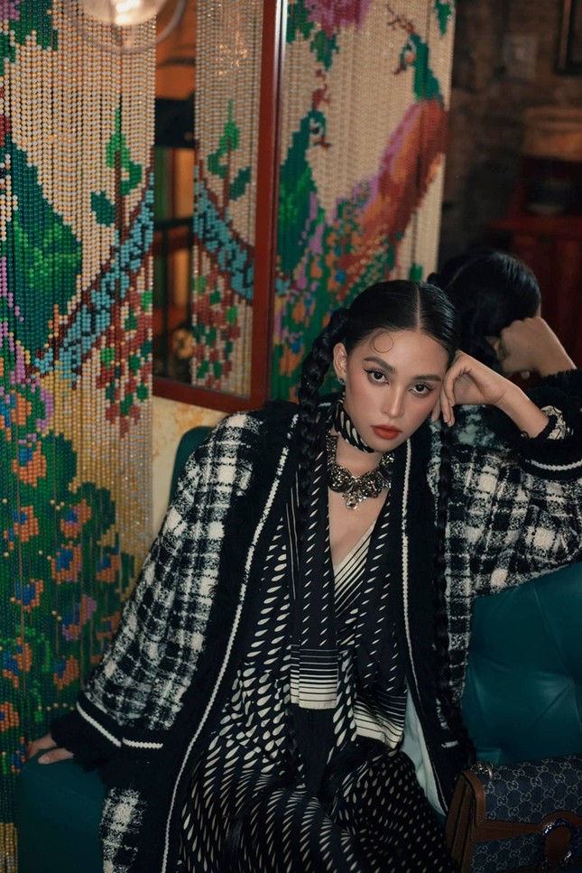 Hoa hậu Tiểu Vy tung bộ ảnh diện đồ Gucci đẹp xuất thần, đổi phong cách cực “chất” ảnh 6