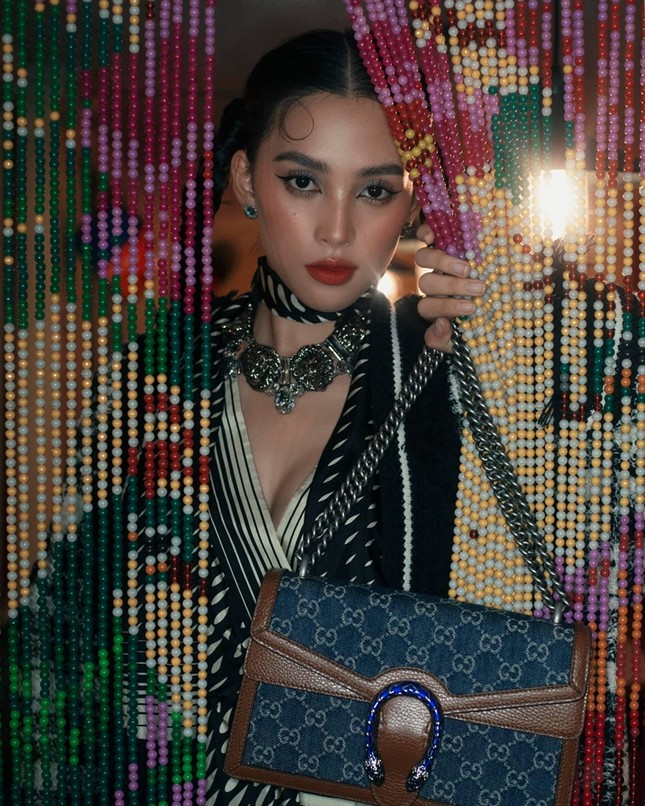 Hoa hậu Tiểu Vy tung bộ ảnh diện đồ Gucci đẹp xuất thần, đổi phong cách cực “chất” ảnh 7