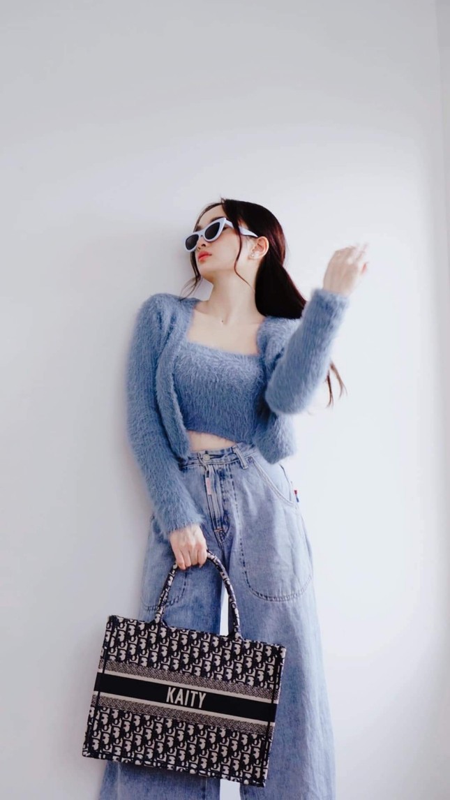 Học Kaity Nguyễn cách chọn trang phục "hack dáng" cực đỉnh, mét rưỡi mà cứ ngỡ mét bảy ảnh 7