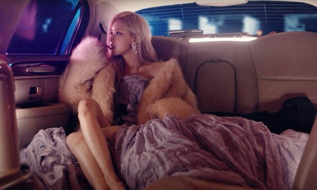 Rosé (BLACKPINK) tung teaser MV “On The Ground”, hát có 3 từ mà khiến fan bấn loạn ảnh 1