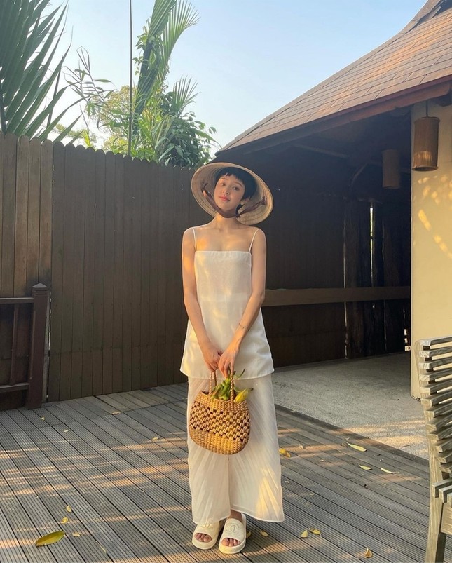 Không hẹn mà gặp, Ngọc Thảo, Thiều Bảo Trâm cùng dàn mỹ nhân trổ tài mix đồ với sắc trắng ảnh 3