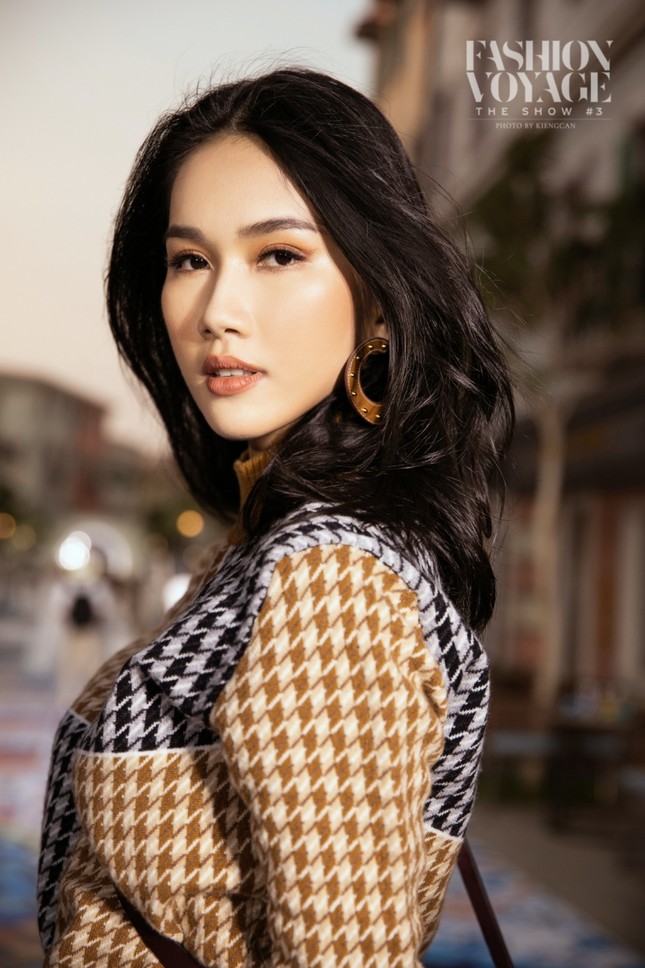 Ngắm màn đọ sắc giữa Á hậu Kiều Loan và Phương Anh tại sự kiện thời trang “Fashion Voyage“ ảnh 4