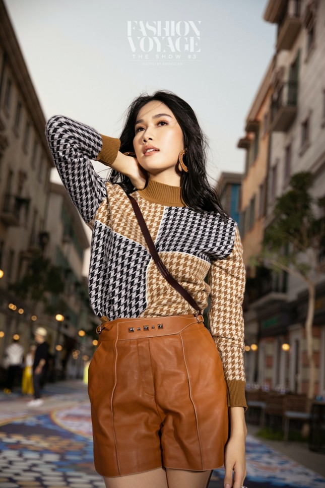 Ngắm màn đọ sắc giữa Á hậu Kiều Loan và Phương Anh tại sự kiện thời trang “Fashion Voyage“ ảnh 3