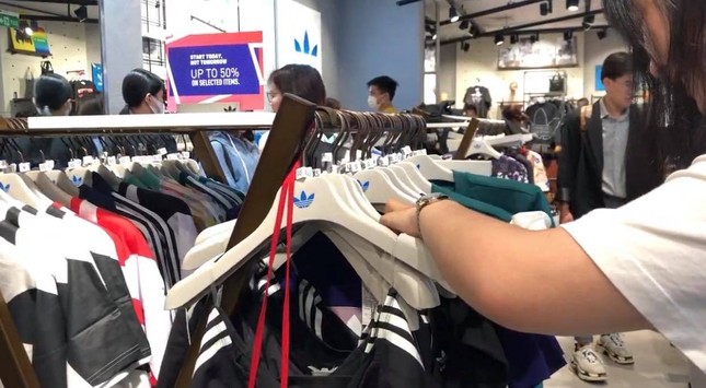 Bạn đã "săn" được món hời nào trong đại tiệc mua sắm lớn nhất năm “Black Friday” chưa? ảnh 2