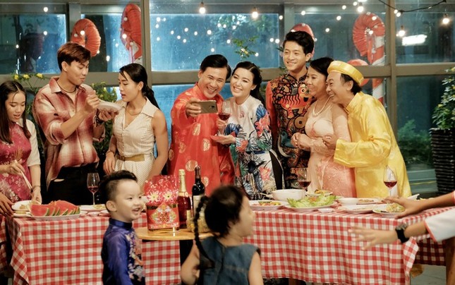 Sinh viên làm thêm Tết: Người lần đầu gửi tiền cho mẹ sắm Tết, người đến đêm 30 mới về nhà ảnh 4