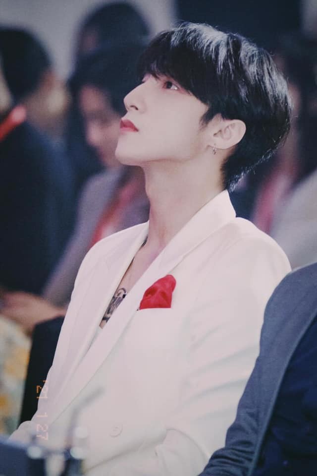 Lộ diện giữa drama đang “bủa vây”, Sơn Tùng tâm sự: “Thay đổi là điều rất cần thiết“ ảnh 2