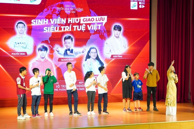 Buổi họp mặt của “con nhà người ta”: Các siêu trí tuệ Việt chia sẻ cuộc sống hậu nổi tiếng ảnh 1