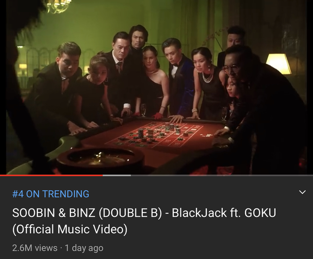 Review MV “BlackJack” - Double B: Ván bài “được ăn cả, ngã về không” của Soobin ảnh 5