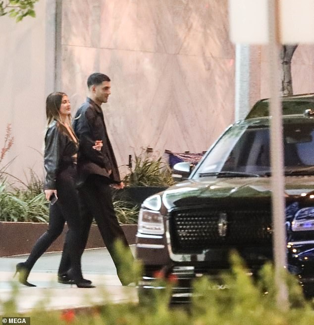 “Tỷ phú bị tước danh hiệu” Kylie Jenner bị chỉ trích vì tụ tập ăn chơi giữa mùa dịch ảnh 1