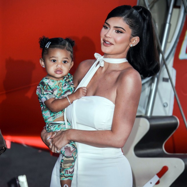 “Tỷ phú bị tước danh hiệu” Kylie Jenner bị chỉ trích vì tụ tập ăn chơi giữa mùa dịch ảnh 2