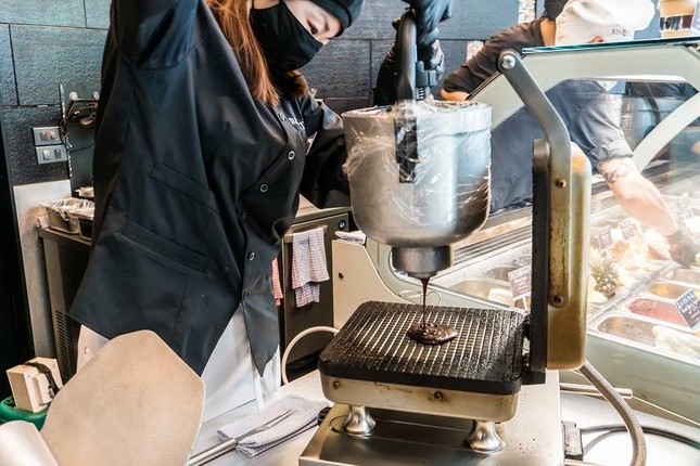 Có gì bên trong tiệm kem Nhật Bản "mang đến sự hạnh phúc" đang gây sốt ở Thái Lan? ảnh 5