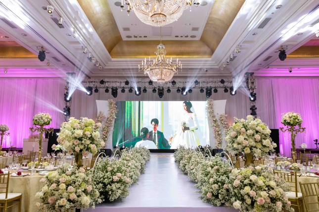 Đám cưới Á hậu Thúy Vân: Những khoảnh khắc đẹp của đôi trai tài gái sắc ảnh 1