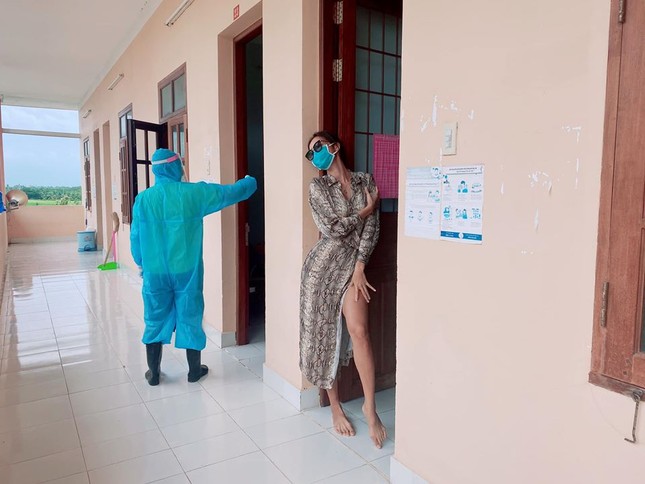 Sao Việt cùng chống COVID: Người quyên góp ủng hộ, người nghiêm chỉnh tự cách ly ảnh 5
