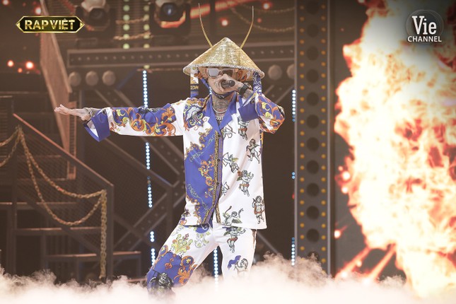Là thí sinh đầu tiên bước vào vòng Chung kết “Rap Việt”, Dế Choắt gây tranh cãi vì lạc đề? ảnh 2