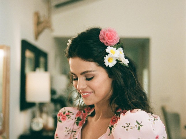 Nếu trái tim bạn đang “tan vỡ”, hãy xem ngay MV mới của Selena Gomez để được chữa lành! ảnh 2