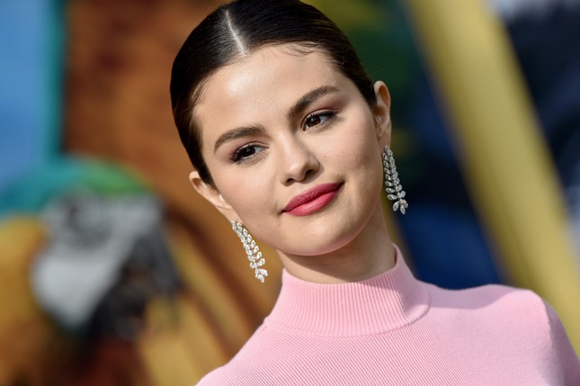 Selena Gomez đang hào hứng livestream, phải tắt vội vì netizen “kém duyên” réo tên Justin Bieber ảnh 1