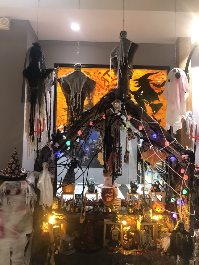 Gợi ý đi chơi Halloween “nghe là hết hồn“: Tham gia đại tiệc “rùng rợn” trong... nhà sách ảnh 5