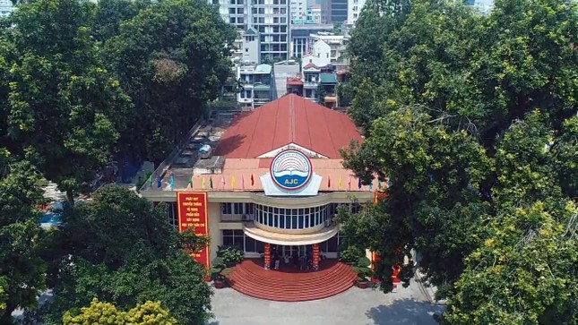 Thầy cô trường Báo bày tỏ nỗi nhớ sinh viên qua MV ca nhạc cực xịn “AJC thời Cô Vy” ảnh 3