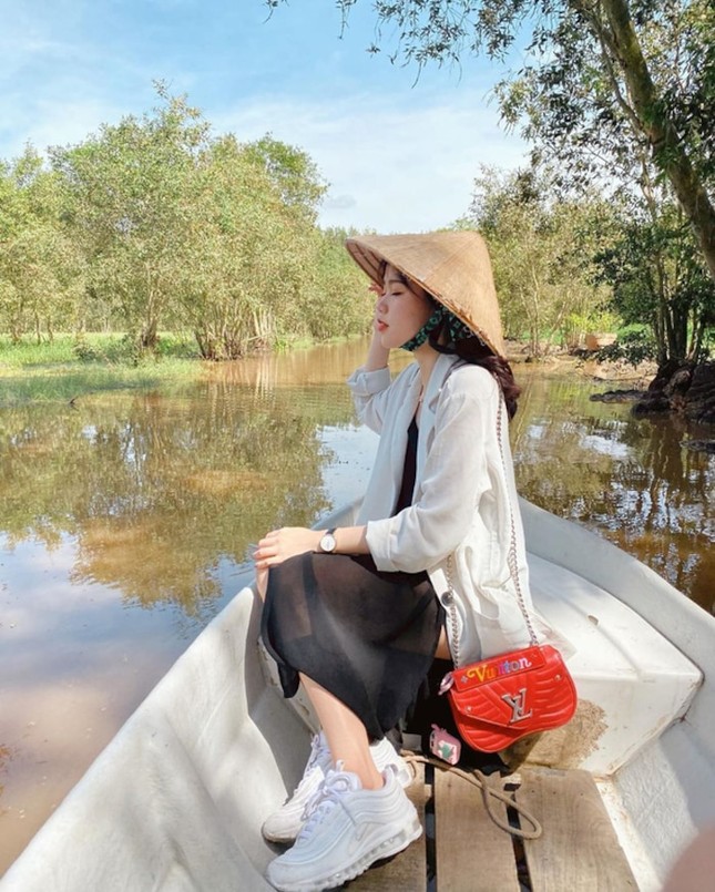 Bạn gái mới Quang Hải gây “choáng” vì gia thế giàu sang, là “tay chơi” hàng hiệu kín tiếng ảnh 8