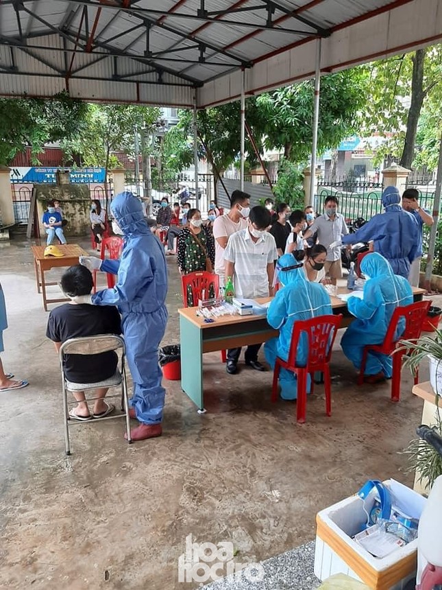 Lời khẩn cầu của KTV xét nghiệm trong mùa dịch: “Hãy hiểu và thông cảm cho cán bộ ngành y“ ảnh 1