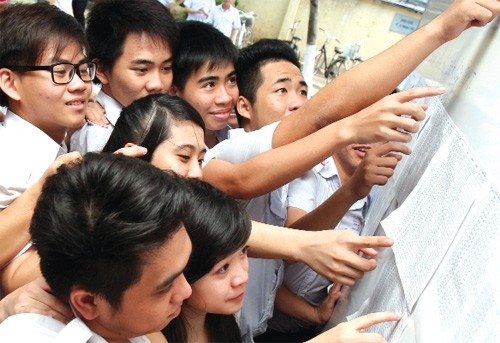 Dự báo điểm chuẩn ĐH 2020: Khối tự nhiên sẽ tăng 2-3 điểm, khối D1 không biến động nhiều ảnh 1