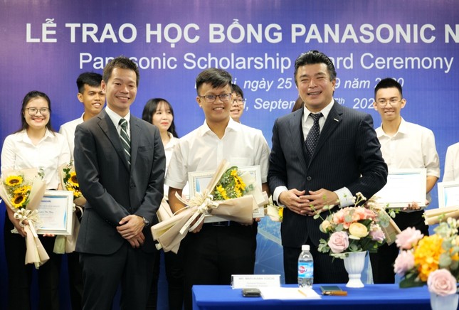 15 bạn sinh viên xuất sắc trên toàn quốc nhận học bổng trị giá 30 triệu đồng/ suất ảnh 1