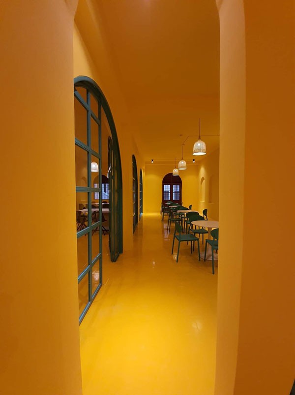Điểm check-in hot mới tại Đà Lạt: Căng-tin đại học mà ngỡ bối cảnh phim trường ảnh 1