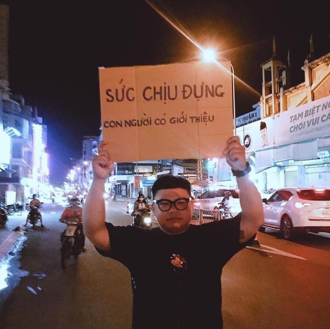 Từ câu nhầm lẫn “sức chịu đựng con người có giới thiệu”, giới trẻ sáng tạo ra “trend” mới ảnh 1